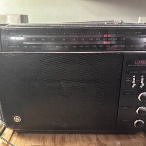 Vintage G.E. Superadio Long Range Hi Performance AM/FM GE SuperRadio 7-2887A